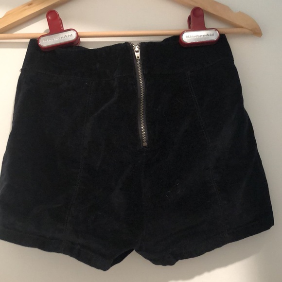 KIMCHI BLUE Size 0 black high waisted shorts - Picture 2 of 4